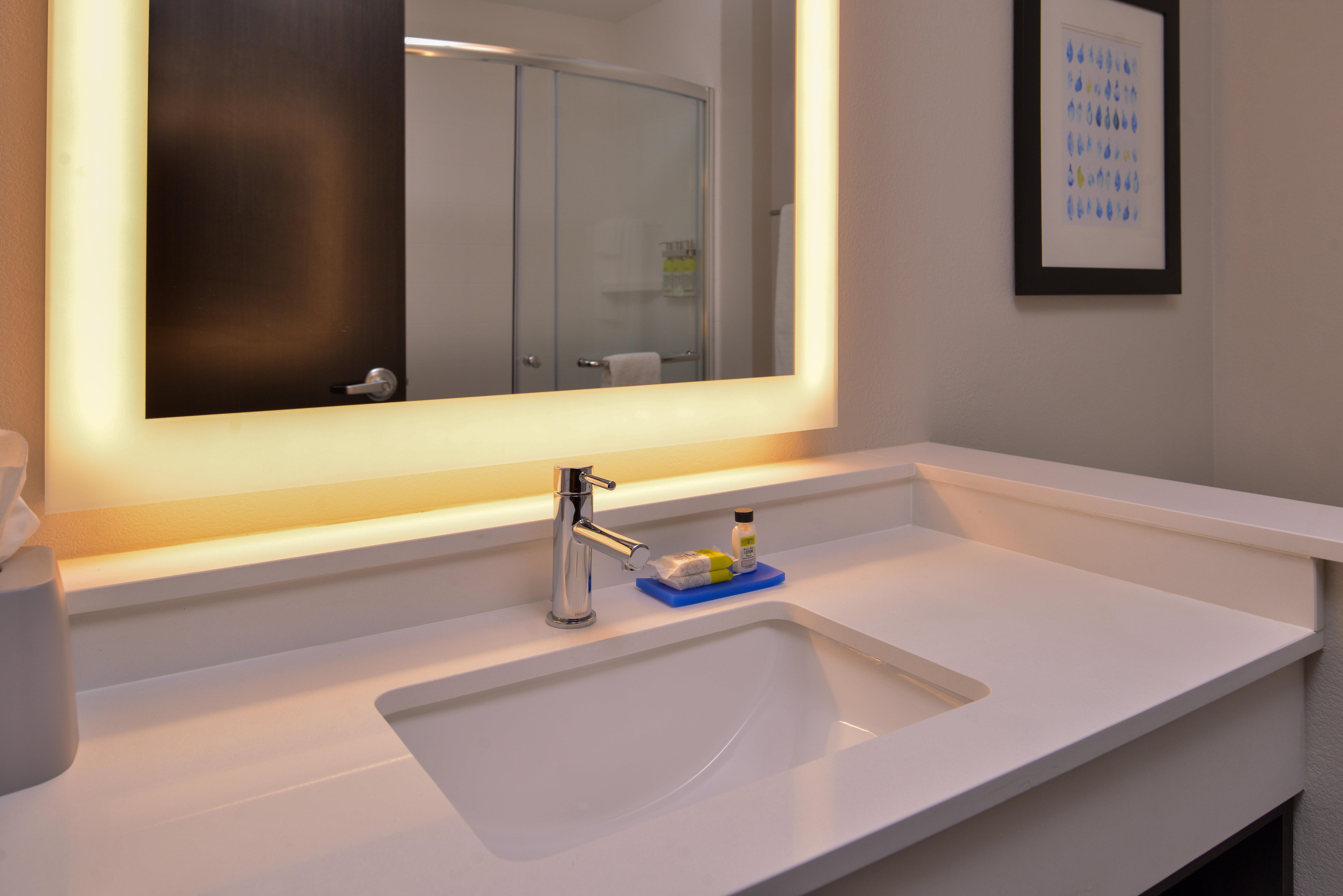 Holiday Inn Express & Suites - Olathe West By Ihg Exteriör bild