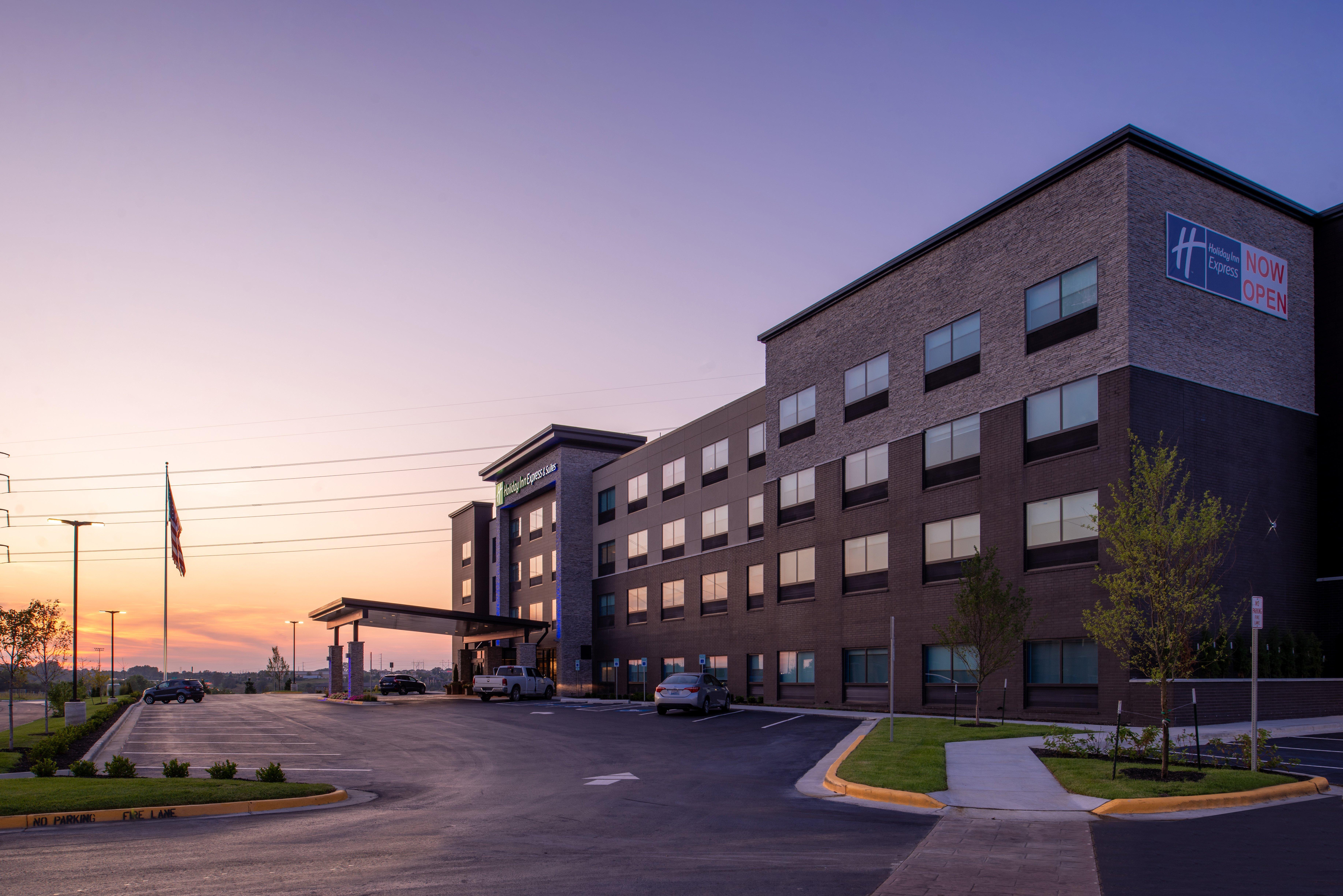 Holiday Inn Express & Suites - Olathe West By Ihg Exteriör bild