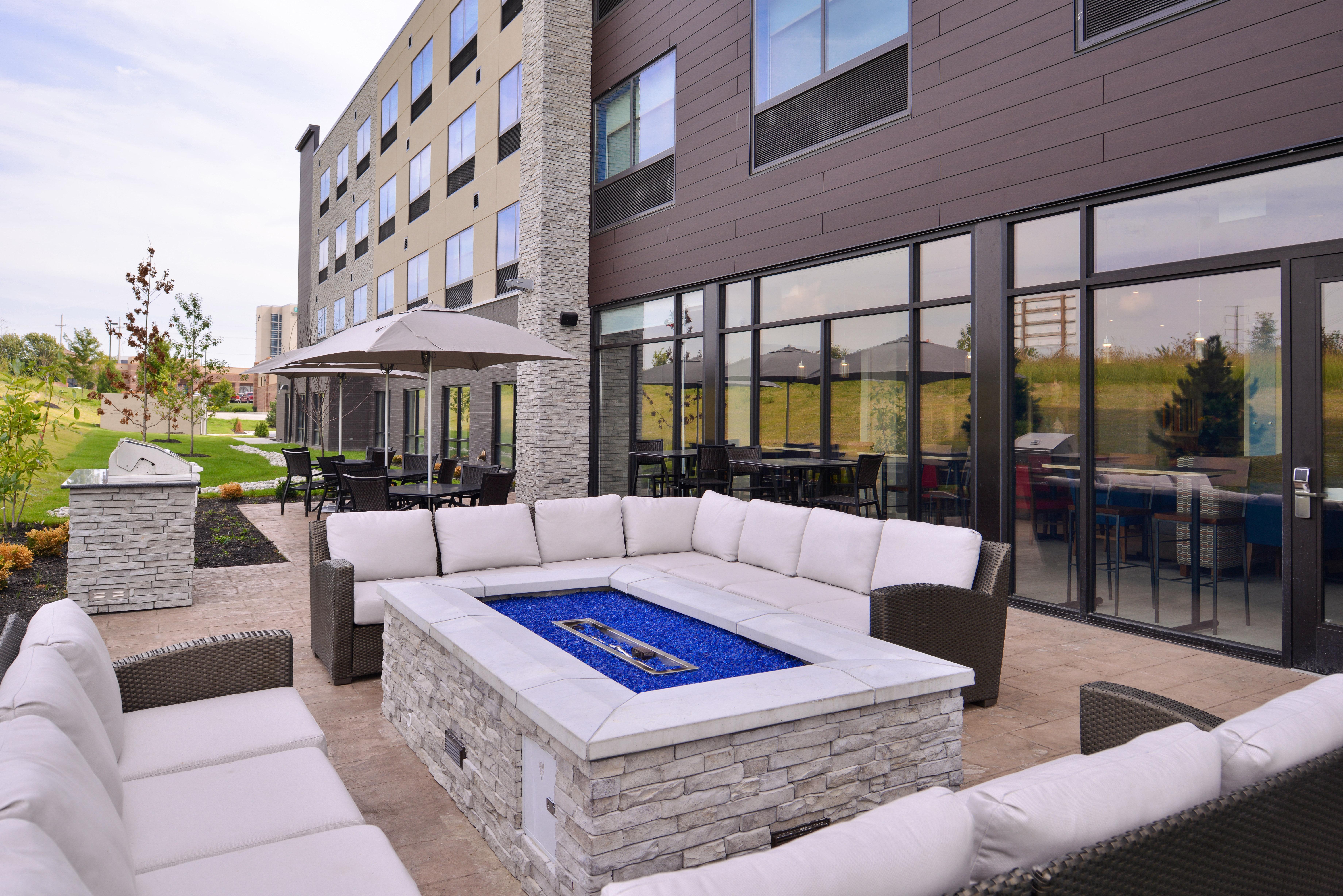 Holiday Inn Express & Suites - Olathe West By Ihg Exteriör bild