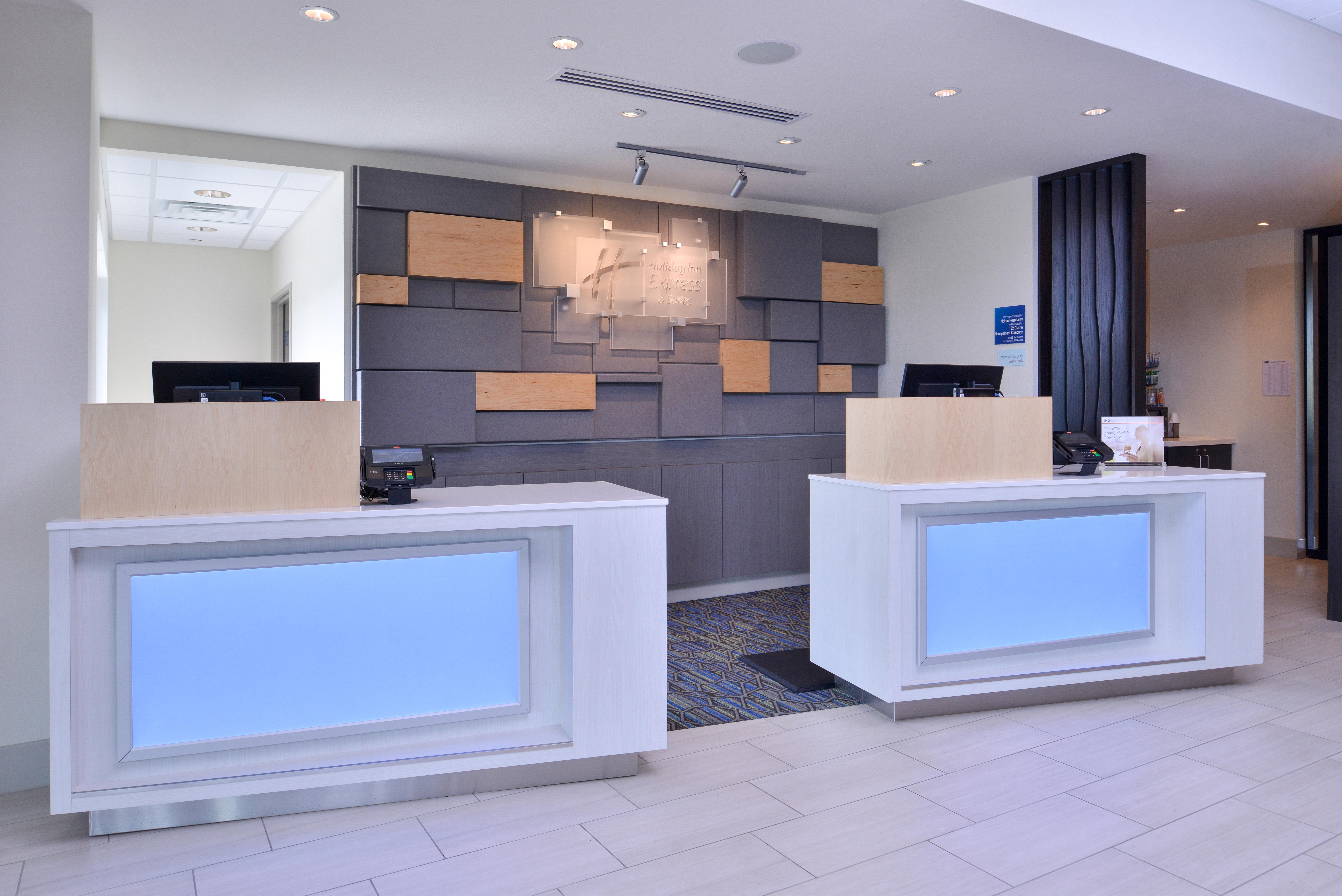 Holiday Inn Express & Suites - Olathe West By Ihg Exteriör bild