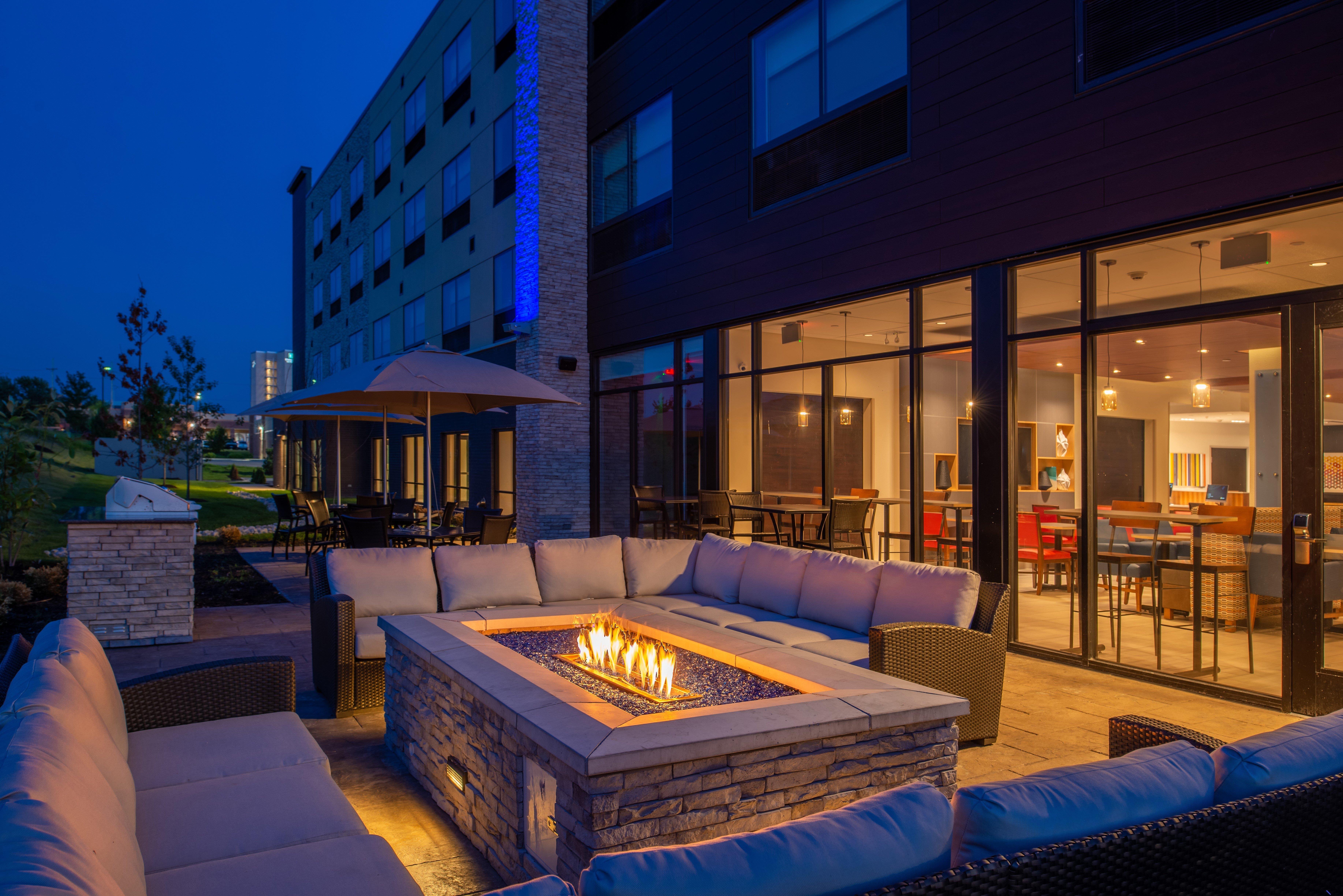 Holiday Inn Express & Suites - Olathe West By Ihg Exteriör bild
